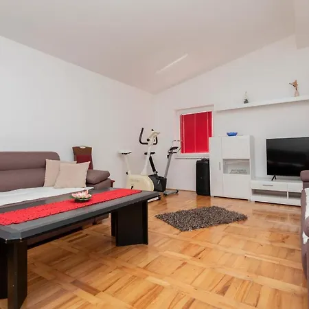 2 Bedroom Gorgeous In Holiday home