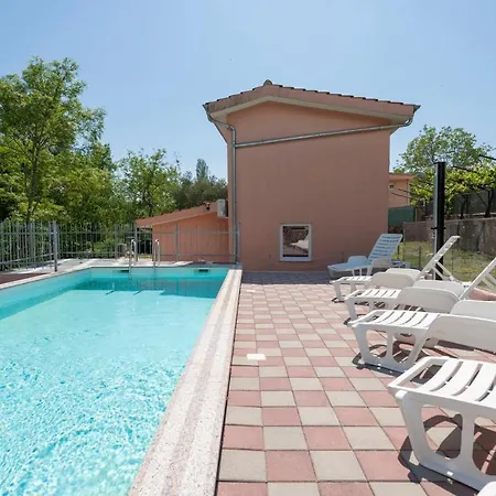 2 Bedroom Gorgeous In Imotski
