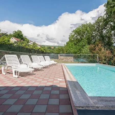 2 Bedroom Gorgeous In Holiday home *