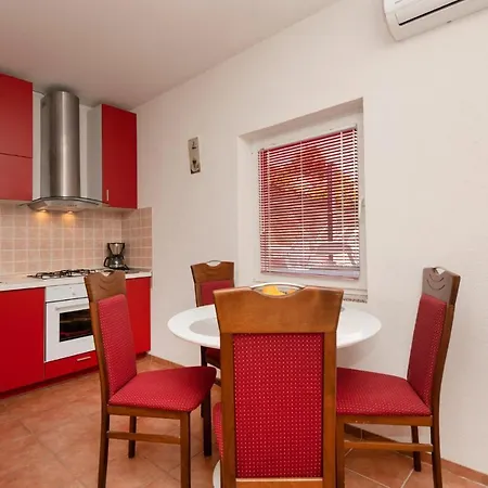 2 Bedroom Gorgeous In Holiday home