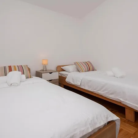 2 Bedroom Gorgeous In Holiday home Imotski