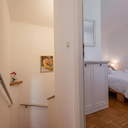 2 Bedroom Gorgeous In Holiday home