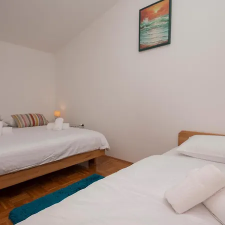 2 Bedroom Gorgeous In Holiday home Imotski